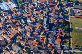 Hauptstraße, Schulstraße und Kirchstr in Neupotz im Bundesland Rheinland-Pfalz, Deutschland