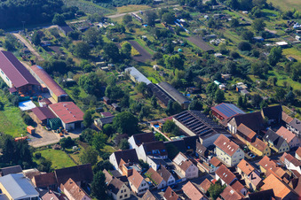 Landwirtschaftliche Hallen am Hintergraben in Kandel im Bundesland Rheinland-Pfalz, Deutschland