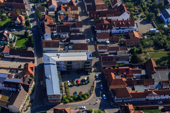 Juststraße mit ehem. Justgebäude in Kandel im Bundesland Rheinland-Pfalz, Deutschland
