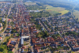 Luftbild von Juststraße Rheinstraße von Westen in Kandel im Bundesland Rheinland-Pfalz, Deutschland