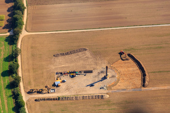 Baustelle Windrad Fundament in Hatzenbühl im Bundesland Rheinland-Pfalz, Deutschland von oben
