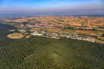 Stadtübersicht aus Südosten in Herxheim bei Landau im Bundesland Rheinland-Pfalz, Deutschland