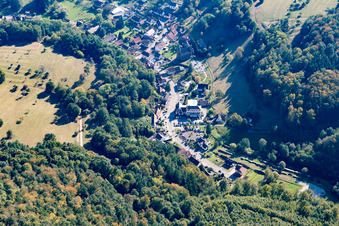 Drohnenaufname von Niedersteinbach im Bundesland Bas-Rhin, Frankreich
