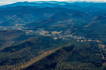Drohnenaufname von Obersteinbach im Bundesland Bas-Rhin, Frankreich