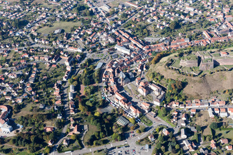 Schrägluftbild von Bitche im Bundesland Moselle, Frankreich
