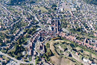 Drohnenaufname von Bitche im Bundesland Moselle, Frankreich
