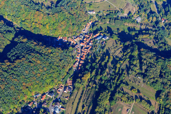 Dorfansicht im Pfälzerwald in Oberschlettenbach im Bundesland Rheinland-Pfalz, Deutschland