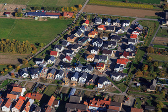 Luftbild von Neubaugebiet Pfarrer-Anselmann-Straße und Im Tabakfeld aus Südwesten in Hatzenbühl im Bundesland Rheinland-Pfalz, Deutschland