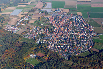 Luftbild von Ortsansicht der Straßen und Häuser der Wohngebiete in Harthausen im Bundesland Rheinland-Pfalz, Deutschland