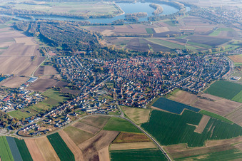 Schrägluftbild von Ortsansicht der Straßen und Häuser der Wohngebiete in Waldsee im Bundesland Rheinland-Pfalz, Deutschland