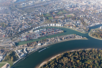 Schrägluftbild von Kaiserwörthhafen im Ortsteil Mundenheim in Ludwigshafen am Rhein im Bundesland Rheinland-Pfalz, Deutschland