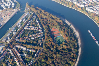 Parkinsel im Ortsteil Süd in Ludwigshafen am Rhein im Bundesland Rheinland-Pfalz, Deutschland
