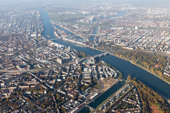 Luitpoldhafen im Ortsteil Süd in Ludwigshafen am Rhein im Bundesland Rheinland-Pfalz, Deutschland
