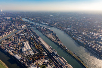 Luftaufnahme von Mannheimer Hafen im Ortsteil Innenstadt im Bundesland Baden-Württemberg, Deutschland