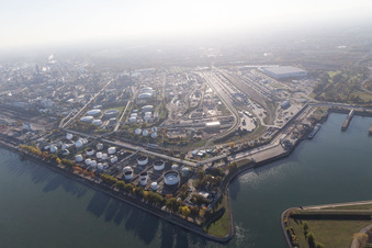 Ortsteil BASF in Ludwigshafen am Rhein im Bundesland Rheinland-Pfalz, Deutschland aus der Luft
