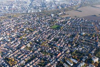 Ortsteil Oppau in Ludwigshafen am Rhein im Bundesland Rheinland-Pfalz, Deutschland von einer Drohne aus