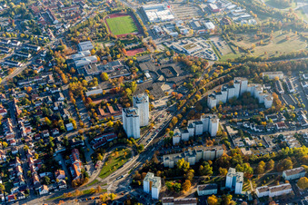 Schulgebäude der ule mit dem Förderschwerpunkt motorische Entwicklung der Integrierte Gesamtschule Ernst Bloch und  Hallenbad Oggersheim im Ortsteil Oggersheim in Ludwigshafen am Rhein im Bundesland Rheinland-Pfalz, Deutschland