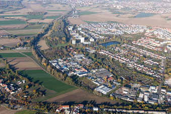 Ortsteil Oggersheim in Ludwigshafen am Rhein im Bundesland Rheinland-Pfalz, Deutschland von einer Drohne aus