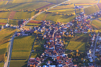Hauptstr in Burrweiler im Bundesland Rheinland-Pfalz, Deutschland