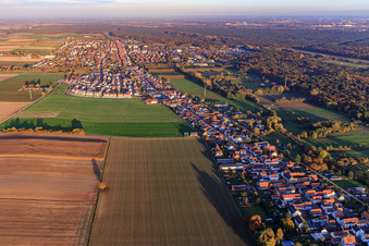 Luftbild von Ortsansicht am Abend aus Westen in Kandel im Bundesland Rheinland-Pfalz, Deutschland