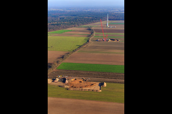 Baustelle Windrad Fundament in Hatzenbühl im Bundesland Rheinland-Pfalz, Deutschland von der Drohne aus gesehen
