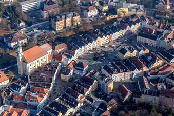Kirchengebäude der Marienkapelle am Stadtplatz im Altstadt- Zentrum der Innenstadt in Schärding Innere Stadt in Oberösterreich, Österreich