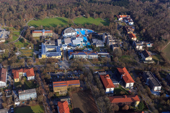 Luftbild von Kurpark am Europa Therme Bad Füssing an der Kurallee mit Klinik Niederbayern an der Paracelsusstraße und  Thermenhotel Tannenhof aus Südwesten 1 im Bundesland Bayern, Deutschland