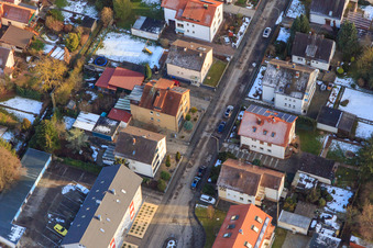 Elsässer Straße im Winter bei Schnee in Kandel im Bundesland Rheinland-Pfalz, Deutschland