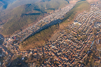 Dahn im Bundesland Rheinland-Pfalz, Deutschland von einer Drohne aus