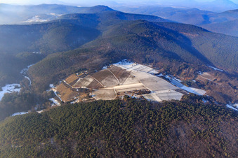 Haardtrand-Wolfsteig im Winter in Pleisweiler-Oberhofen im Bundesland Rheinland-Pfalz, Deutschland