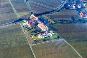 Hotel Leinsweiler Hof im Winter aus Osten im Bundesland Rheinland-Pfalz, Deutschland