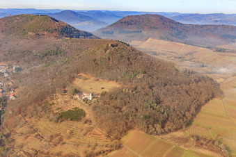 Slevogthof Neukastel im Winter in Leinsweiler im Bundesland Rheinland-Pfalz, Deutschland