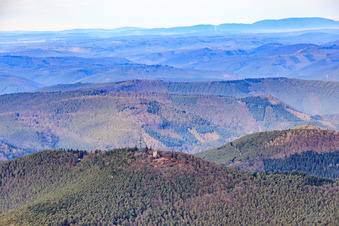 Luftbild von Radiosender Weinbiet und Weinbiethaus im Winter aus Süden im Ortsteil Haardt in Neustadt an der Weinstraße im Bundesland Rheinland-Pfalz, Deutschland