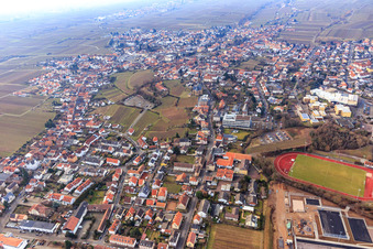 Luitpoldstraße Klosterstraße und Weinstraßenstadion in Edenkoben im Bundesland Rheinland-Pfalz, Deutschland