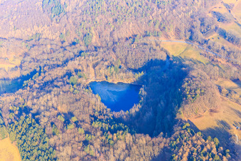 Luftbild von Steinbruchsee bei Fischbachtal im Ortsteil Meßbach im Bundesland Hessen, Deutschland