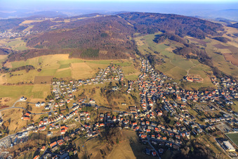 Ortsansicht im Odenwald aus Westen im Ortsteil Gadernheim in Lautertal im Bundesland Hessen, Deutschland