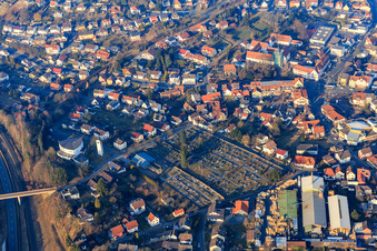Luftbild von Ortszentrum und Friedhof aus Süden im Ortsteil Höchst in  Odw. in Höchst im Odenwald im Bundesland Hessen, Deutschland