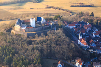 Luftbild von Veste Otzberg im Winter im Ortsteil Hering im Bundesland Hessen, Deutschland