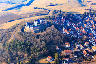 Luftaufnahme von Veste Otzberg im Winter im Ortsteil Hering im Bundesland Hessen, Deutschland