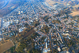 Ortszentrum mit Evangelische Dreifaltigkeitskirche Darmstadt-Eberstadt im Bundesland Hessen, Deutschland