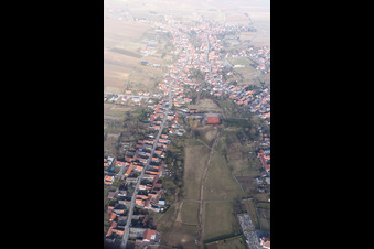 Seebach im Bundesland Bas-Rhin, Frankreich aus der Drohnenperspektive