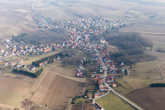 Drohnenbild von Neewiller-près-Lauterbourg im Bundesland Bas-Rhin, Frankreich