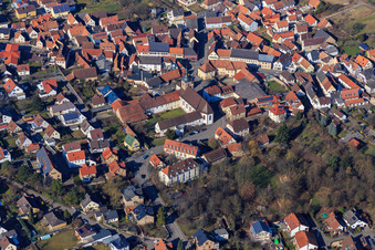 Stiftskirche Klingenmünster am  Pfarrzentrum St. Michael und Hotel Stiftsgut Keysermühle im Bundesland Rheinland-Pfalz, Deutschland