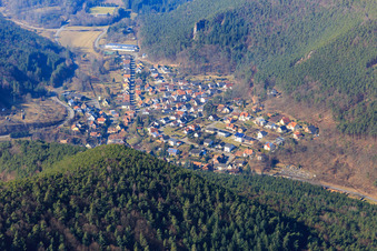 Ortsansicht im Pfälzerwald aus Osten in Lug im Bundesland Rheinland-Pfalz, Deutschland