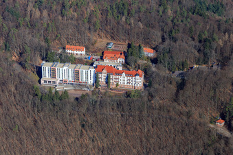 Fachklinik Eußerthal von Süden im Bundesland Rheinland-Pfalz, Deutschland