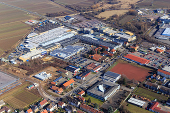 Luftaufnahme von Industriegebiet Staatsstraße mit Tenneco GmbH aus Westen in Maikammer im Bundesland Rheinland-Pfalz, Deutschland