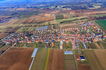Dorfübersicht von Süden in Böbingen im Bundesland Rheinland-Pfalz, Deutschland