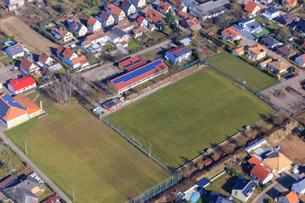 Sportplatz des  SV Gommersheim 1945 e.V. in Ortsmitte im Bundesland Rheinland-Pfalz, Deutschland