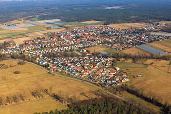 Dorfübersicht aus Süden in Hanhofen im Bundesland Rheinland-Pfalz, Deutschland