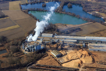 Luftbild von Industriegebiet Konrad-Nolte-Straße jenseits des Rhein mit Rheinspan GmbH & Co. KG in Germersheim im Bundesland Rheinland-Pfalz, Deutschland